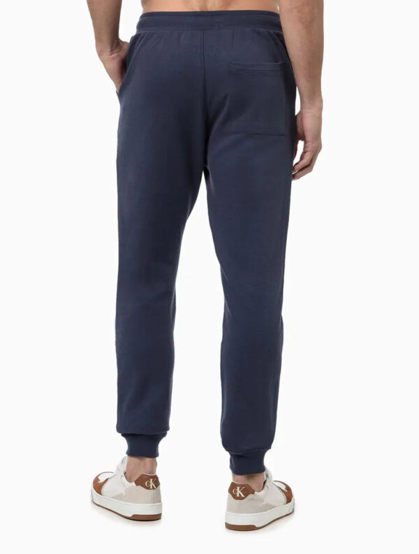 CALÇA MOLETOM MASCULINA COM BOLSOS LOGO DETALHE CALVIN KLEIN JEANS AZUL MARINHO - Image 3