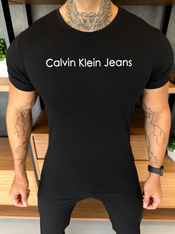 Camiseta Calvin K. Escrita Central Preta