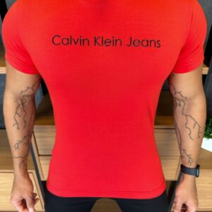 Camiseta Calvin K. Escrita Central Vermelha